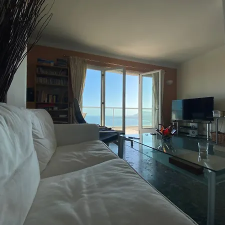 Attico Sul Mare 公寓 *