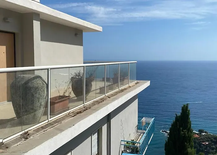 Attico Sul Mare * Grimaldi (Liguria)